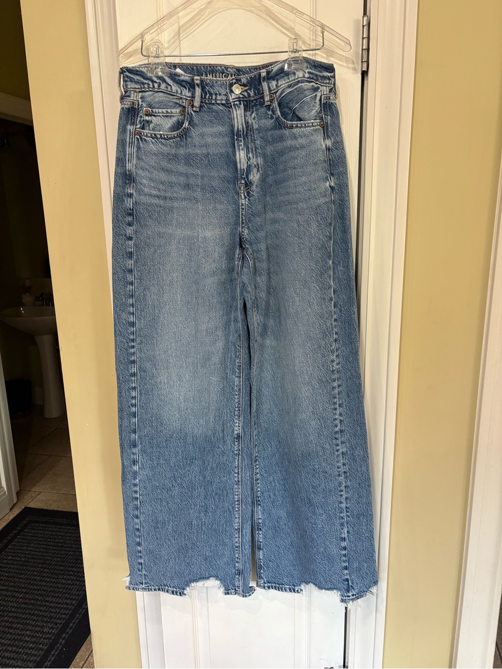 American Eagle Outfitters Light Wash Wide-Leg High-Rise Jeans